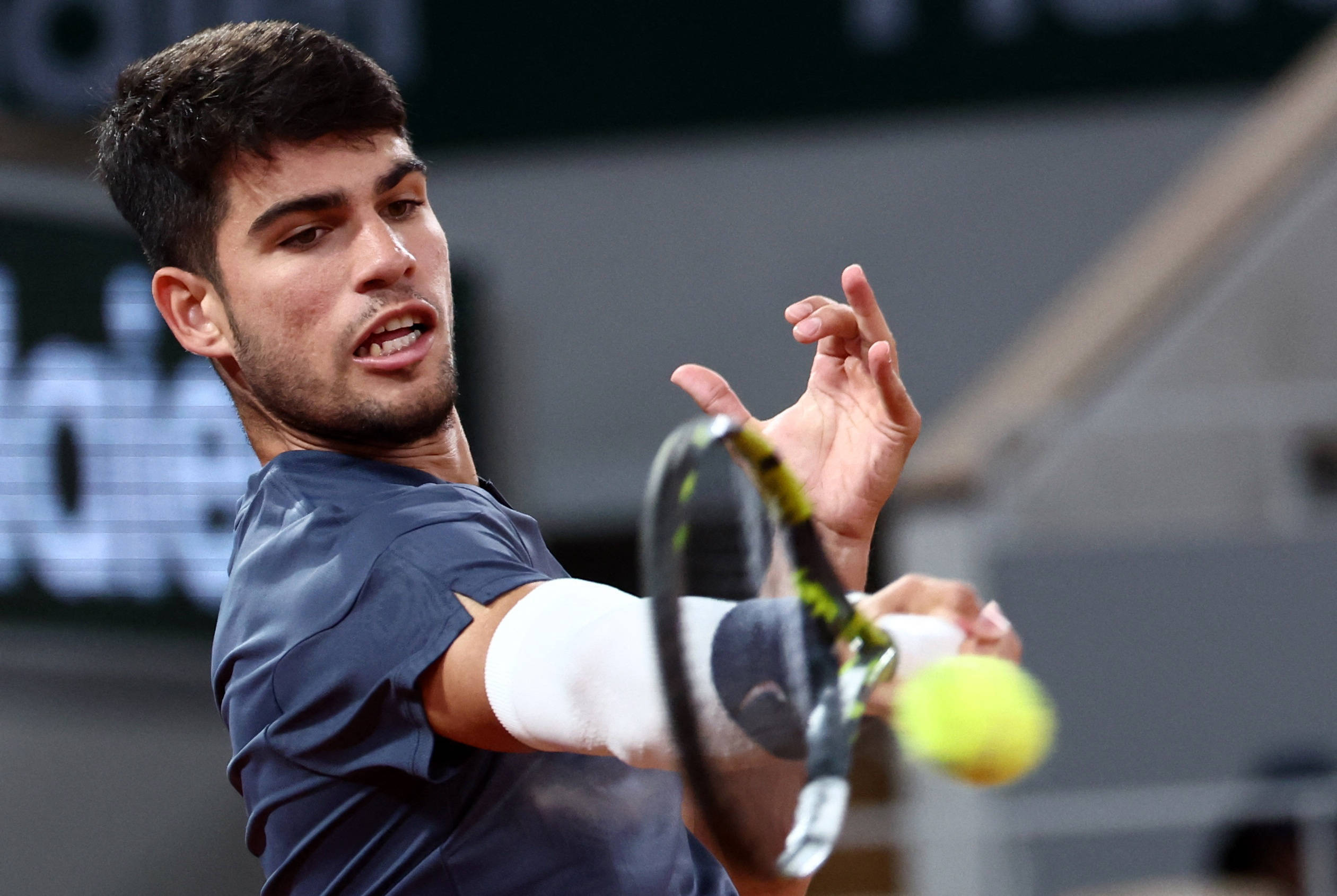 付出了巨大 付出了巨大